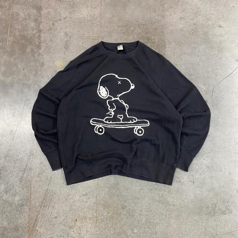 UNIQLO x KAWS x PEANUTS SNOOPY Black/White Crewneck Sweatshirt size XL